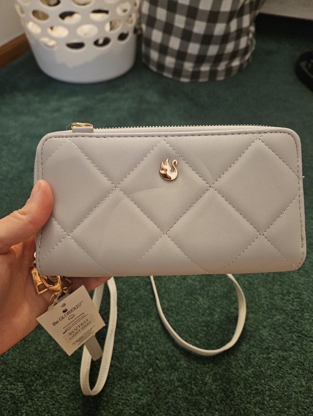 NWT Gloria Vanderbilt Quilted Light Gray Crossbody Wallet with Gold Accent